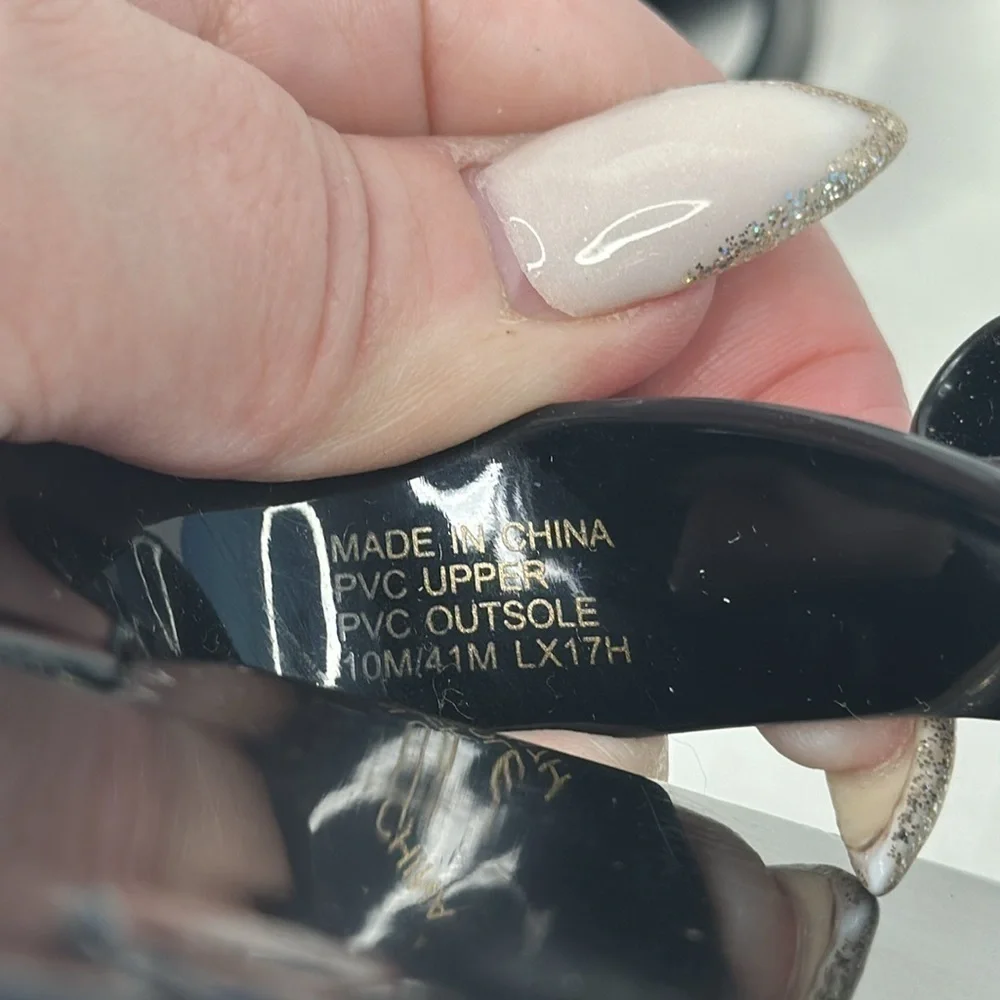 Michael Kors Kayden Jelly Bow Tie Thong Sandals in Black. Size 10.